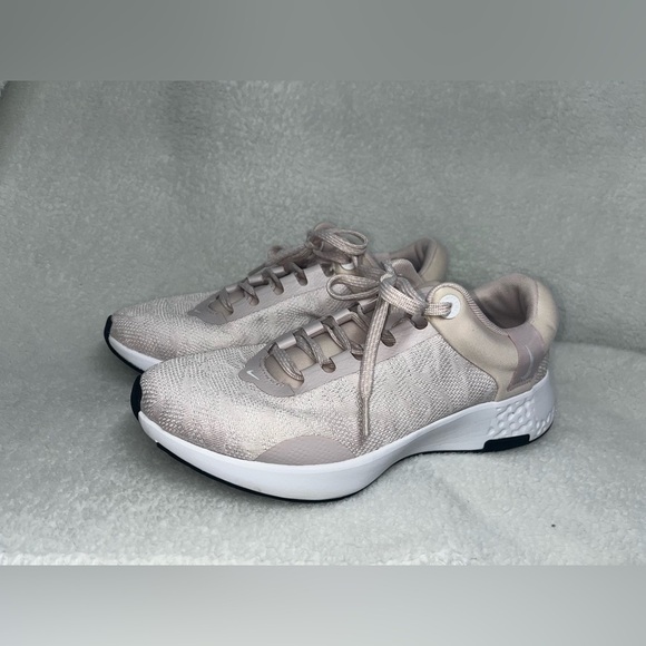 Nike Women's Sneakers in Light Pink and White - Picture 9 of 16